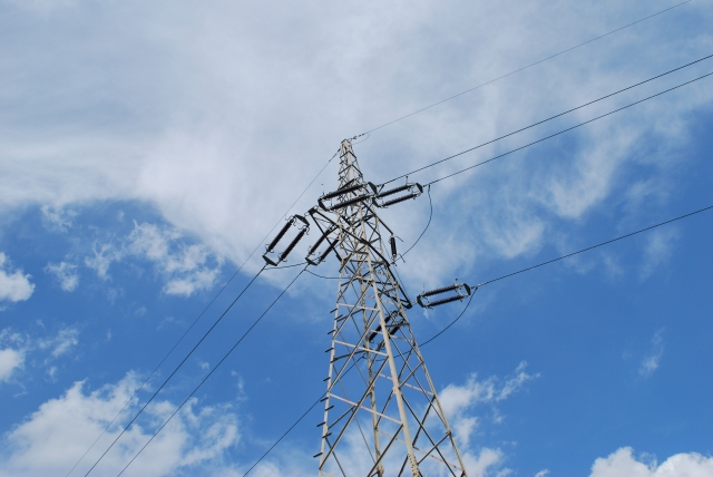 Rząd zapowiada zamrożenie cen energii elektrycznej Rząd zapowiada zamrożenie cen energii elektrycznej